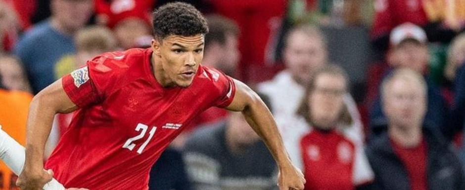 Alexander Bah - Jogador da Seleo da Dinamarca na Copa do Mundo de Futebol de 2022 no Catar (Qatar) - Foto: alexanderbah/Instagram