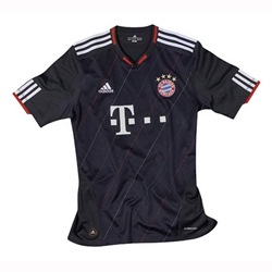 Uniforme 3 do Bayern Mnchen - Temporada 2010/2011
