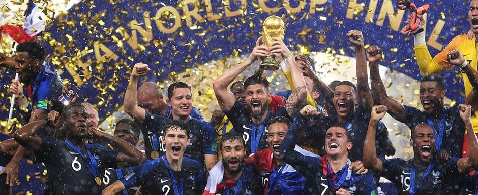 Jogadores da Frana comemoram o ttulo da Copa do Mundo de Futebol de 2018 na Rssia - Foto: RPPIO